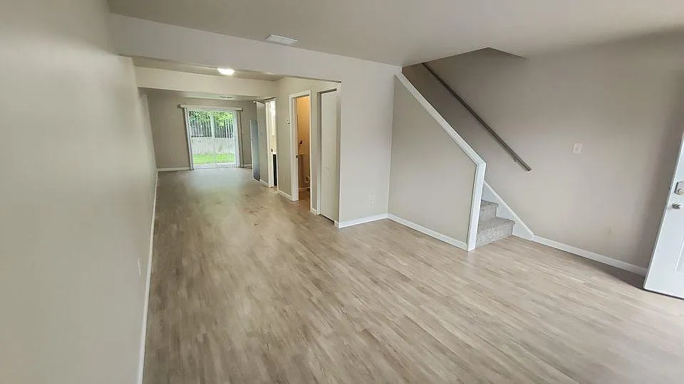 2 bed, 1.5 bath, 1200 sqft, $1,425 — Photo 2