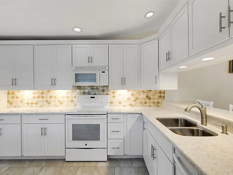 1233 Spoonbill Landings Cir — Photo 5