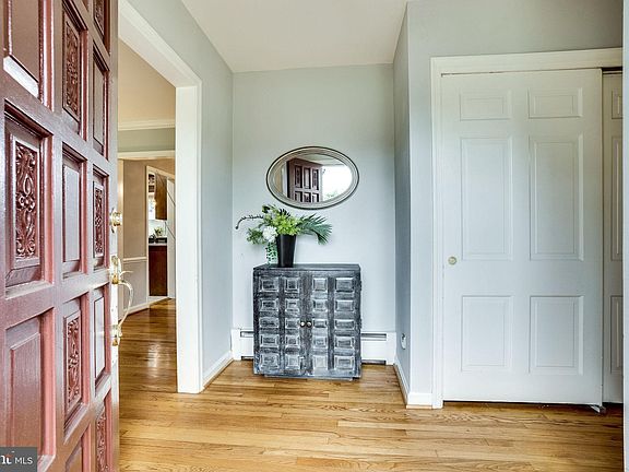 4th image of 6218 Glenview Ct