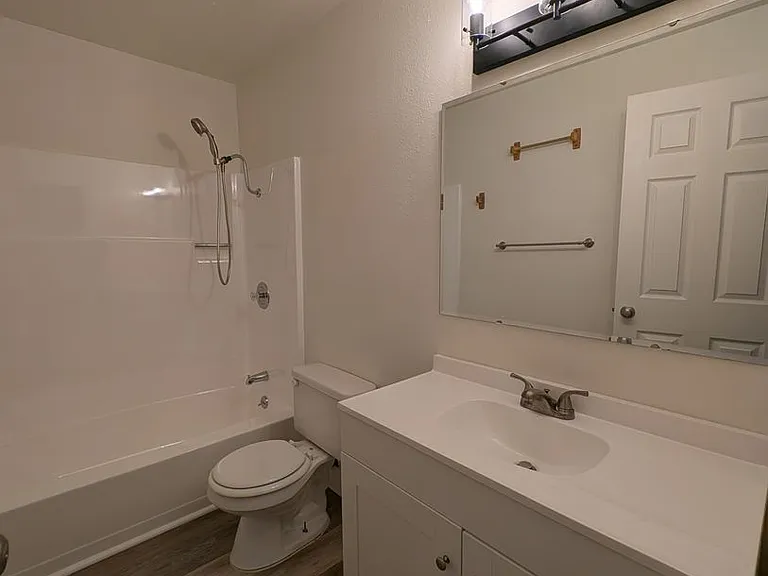 509 N Black Ave #1-8 — Photo 5