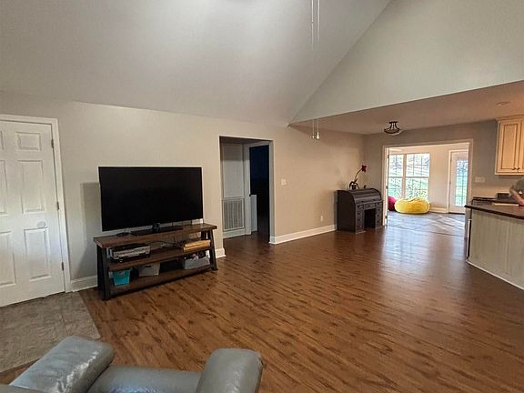 5th image of 119 Bowman Dr