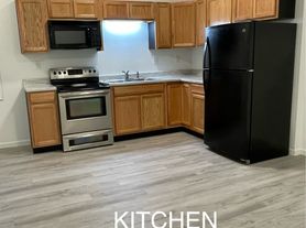 AND: 13th: 231: Apartment Complex - 1