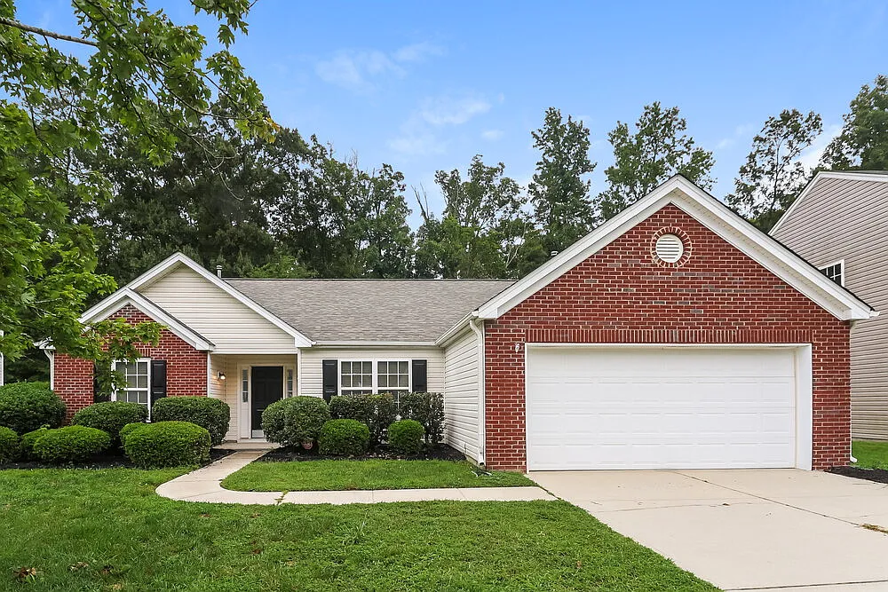 3 bed, 2.0 bath, 1841 sqft, $2,115 — Photo 1