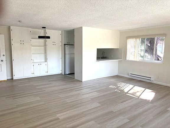 4th image of 1001 Continentals Way #201