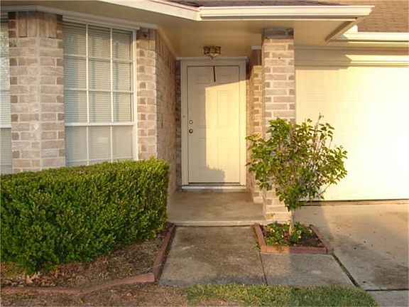 2nd image of 2303 Old Oak Ln