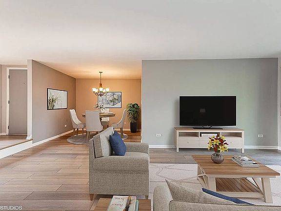 4th image of 5822 Doe Cir #1-7