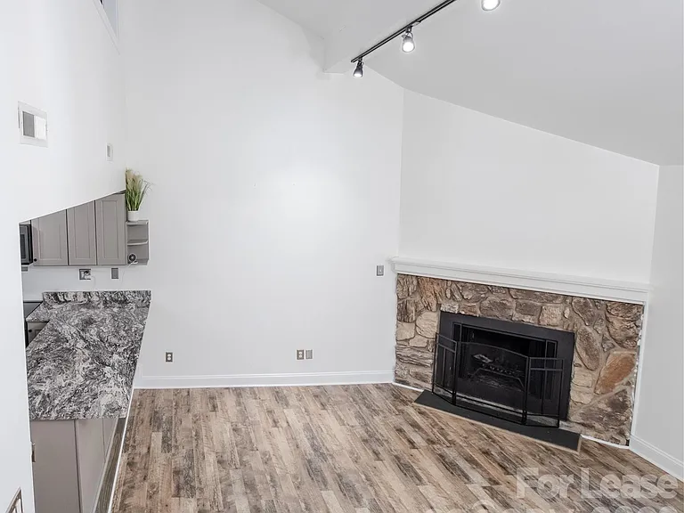 100 Willow Run Dr #2 — Photo 5