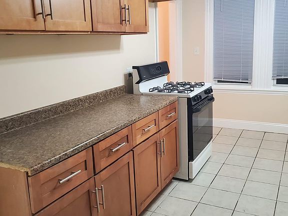 5th image of 18 Highland Ave APT 1