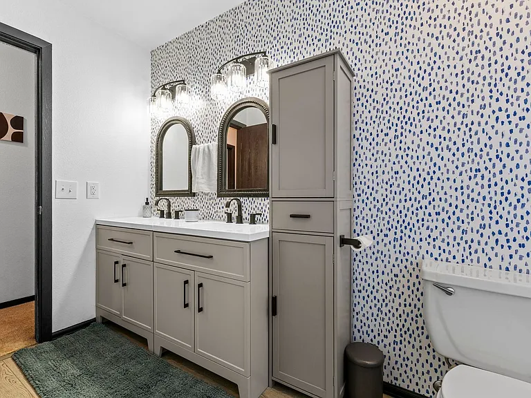 4303 Eastcrest Cir W — Photo 13