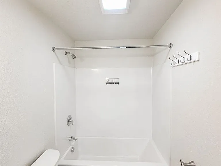Whitman Park Apartments — Photo 34