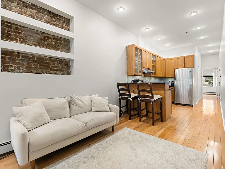 805 Park Ave #1R — Photo 1