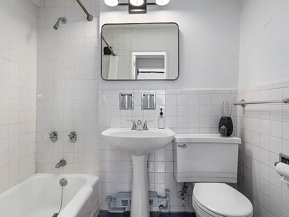 4th image of 345 E 69th St APT 16B