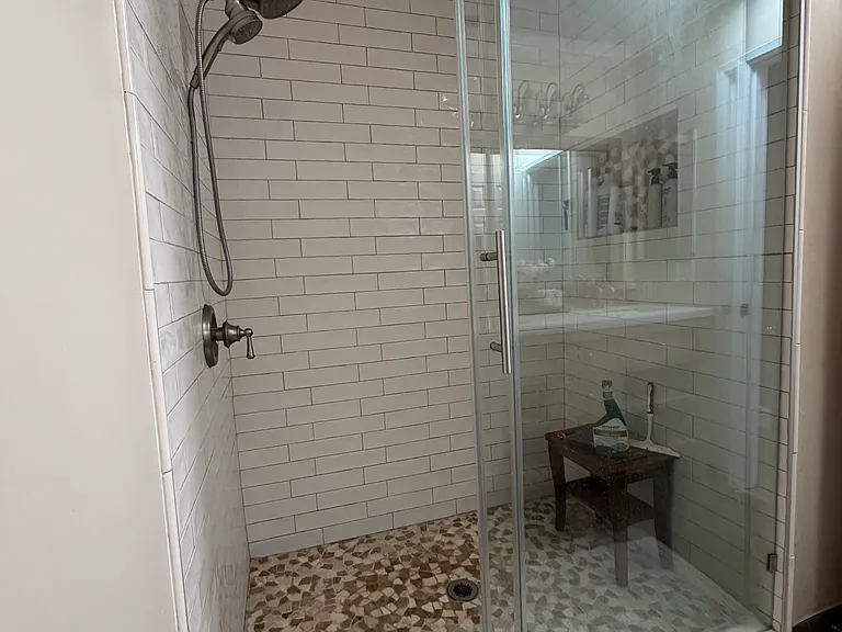 2nd bathroom walk in shower