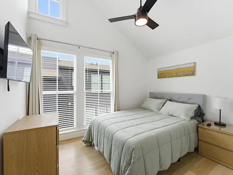 656 Bull St — Photo 18