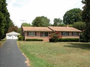 108 Midland Dr, Boiling Springs, SC 29316