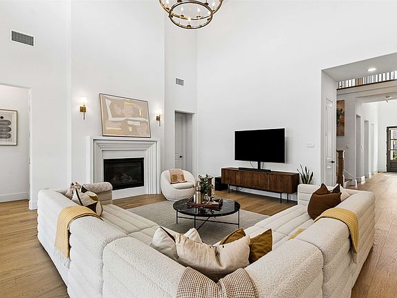 4th image of 2420 Forestbrook Dr