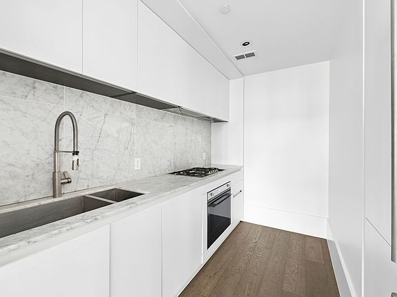 4th image of 429 Kent Ave #608