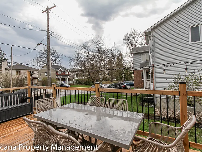 220 Cowley Ave — Photo 31