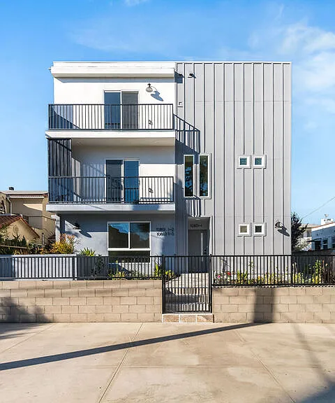10801 Kling St — Photo 17