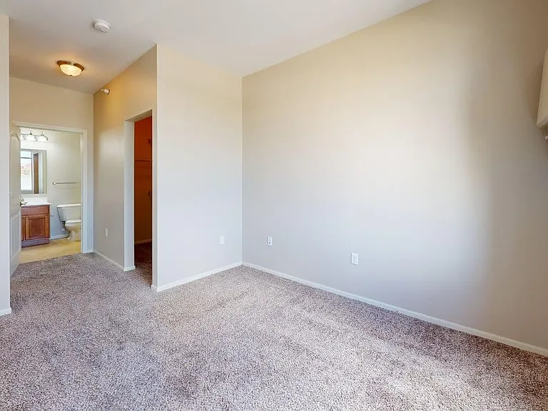 Eagle Crest Apartments — Photo 35