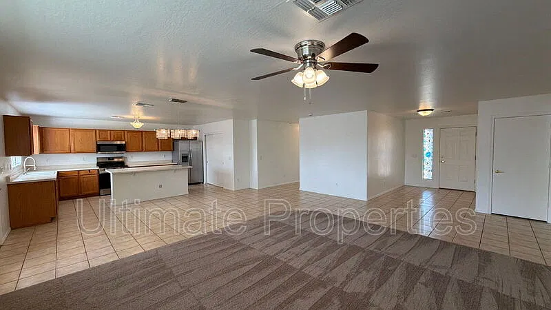 3 bed, 2.0 bath, 1895 sqft, $1,895 — Photo 3