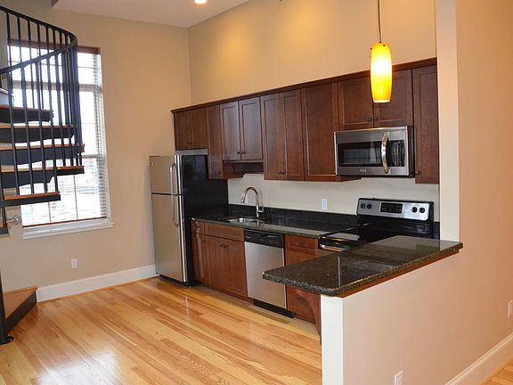 51 Allen 303 Breakfast Bar and Kitchen