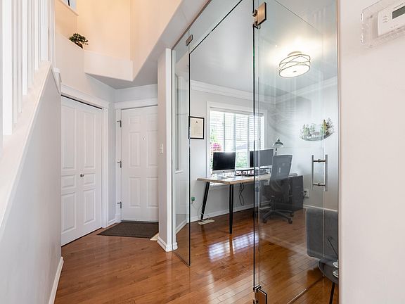 4th image of 42 Carson Ct
