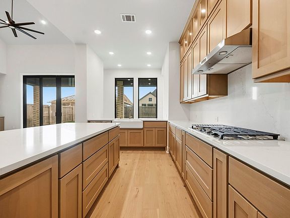5th image of 12127 Lake View Blvd
