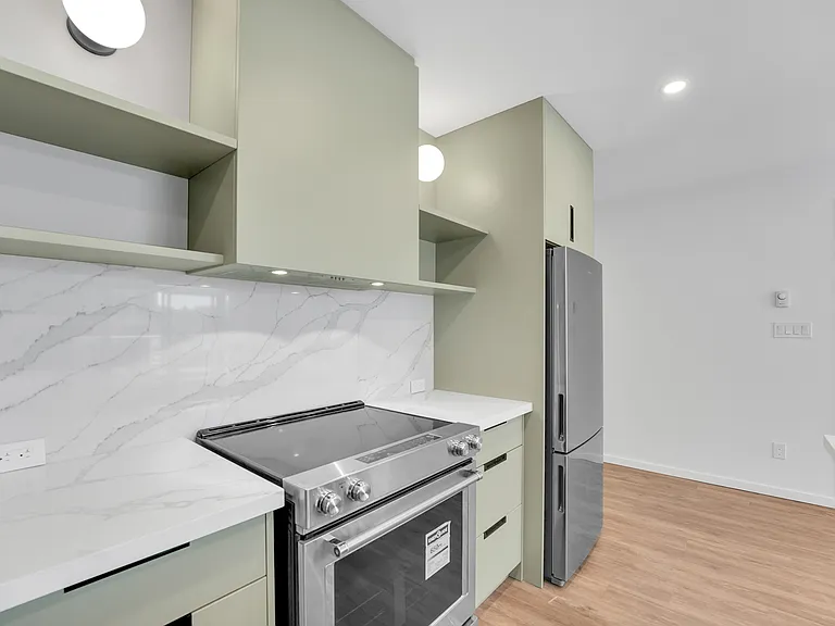 1088 Johnson St — Photo 3