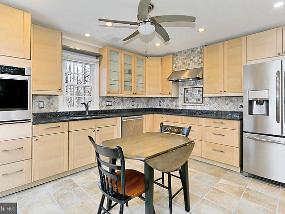 3rd image of 9513 Cherry Oak Ct