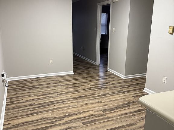 3rd image of 423 Gibson Ln APT 12