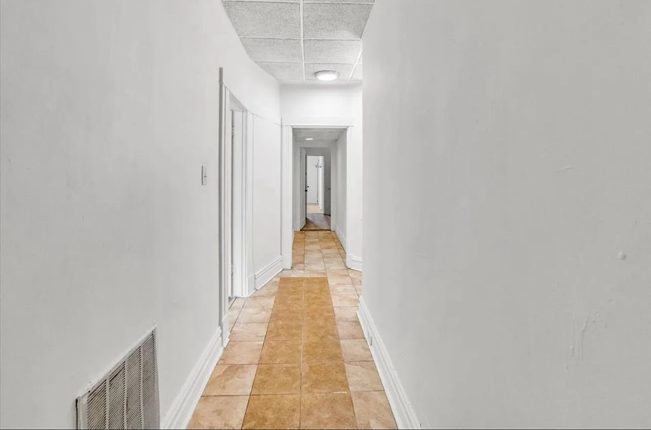 3 bed, 1200 sqft, $1,200 — Photo 2