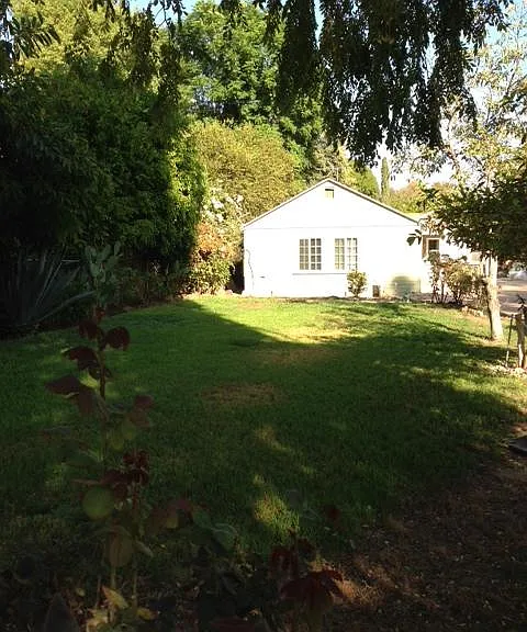 6700 Gloria Ave — Photo 2