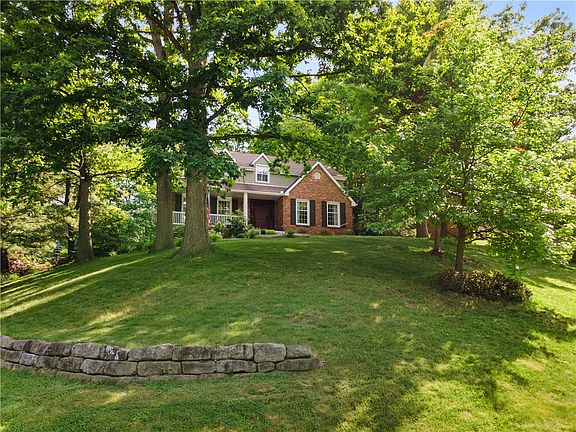 3rd image of 10041 Oakridge Dr