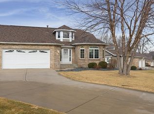 2720 Linden Dr, New Brighton, MN 55112