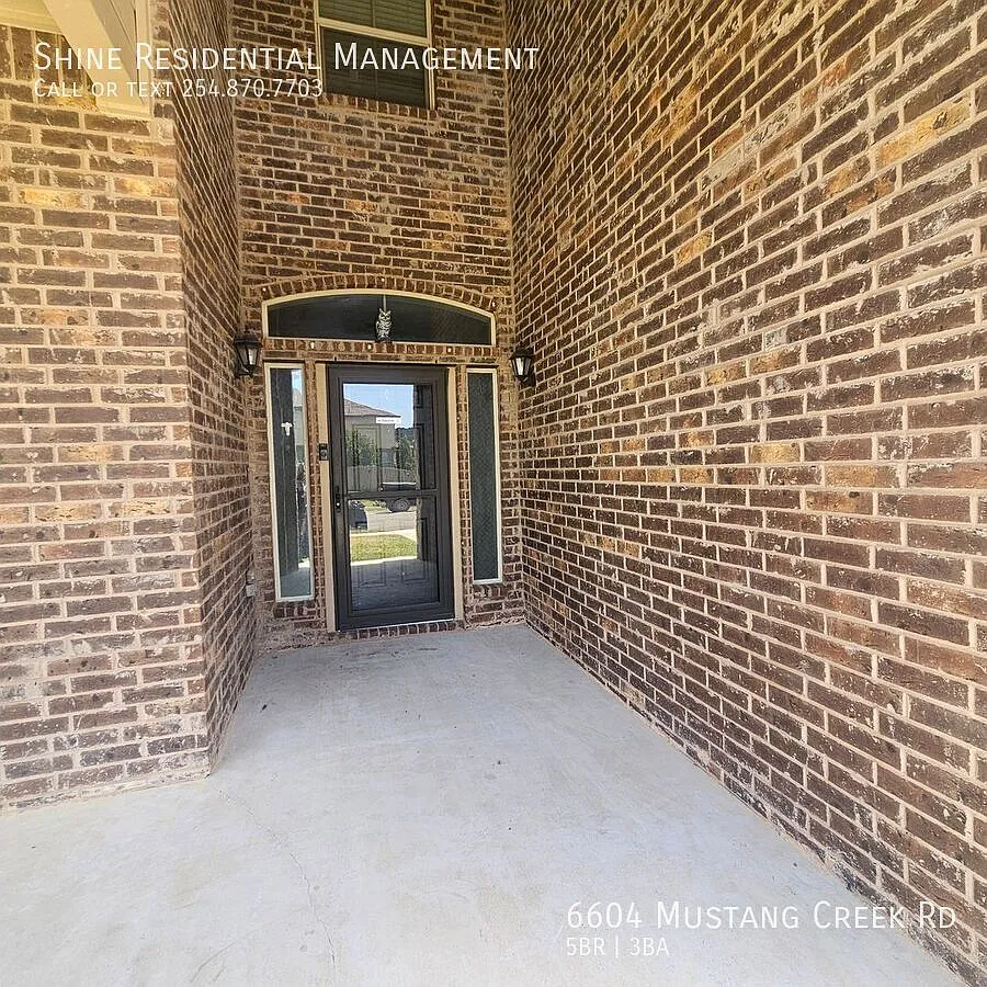 Adorable 2 story close to Fort Hood — Photo 2