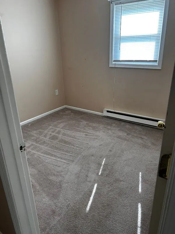 3 bed, 1.0 bath, 1025 sqft, $1,800 — Photo 4