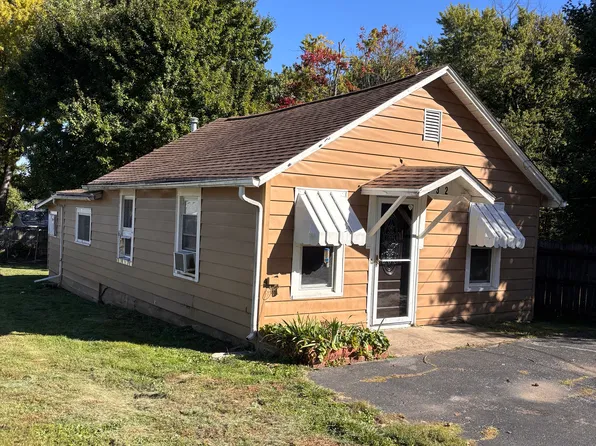 932 Goltra Ave, Jacksonville, IL 62650