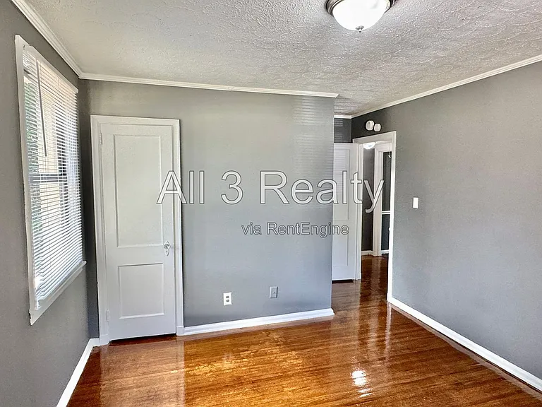 208 Bradley Dr — Photo 25