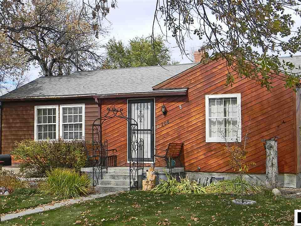 1st image of 206 E Jackson Ave