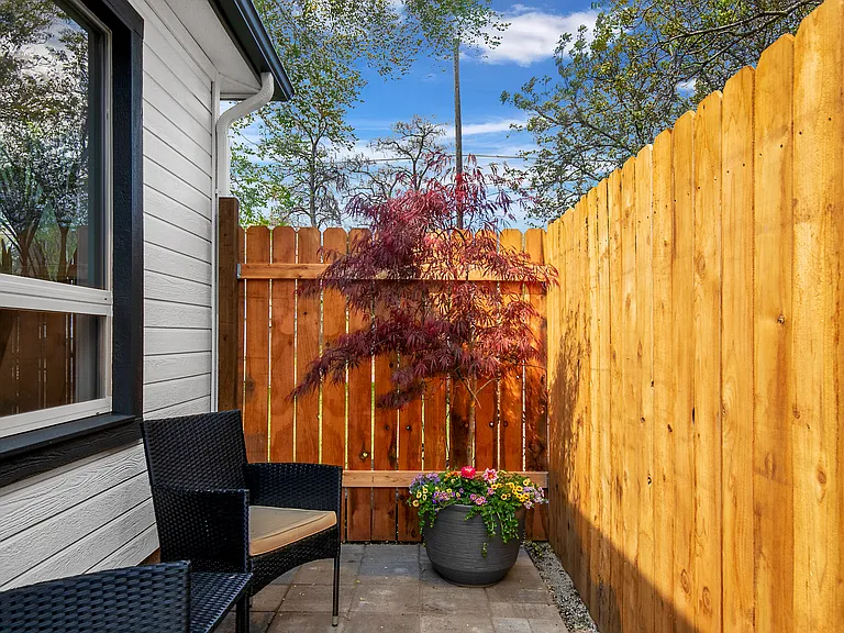 1309 W Melrose St — Photo 41