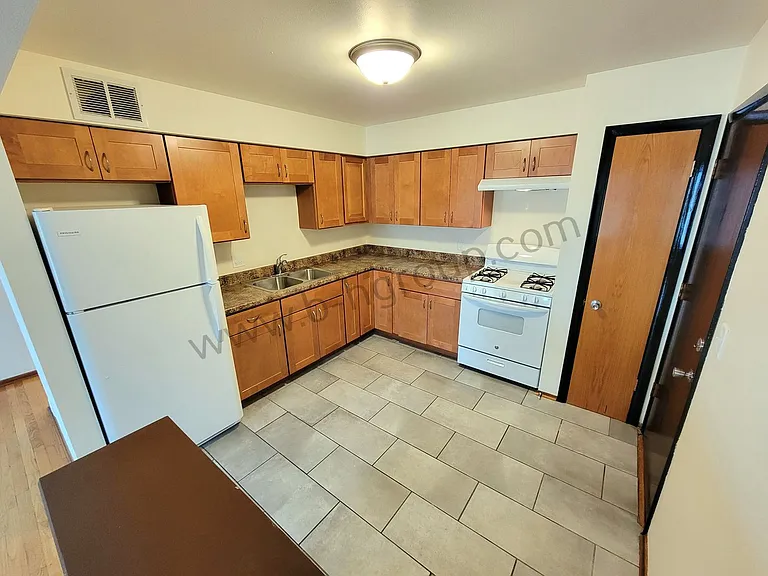 Colonial 2105 — Photo 10
