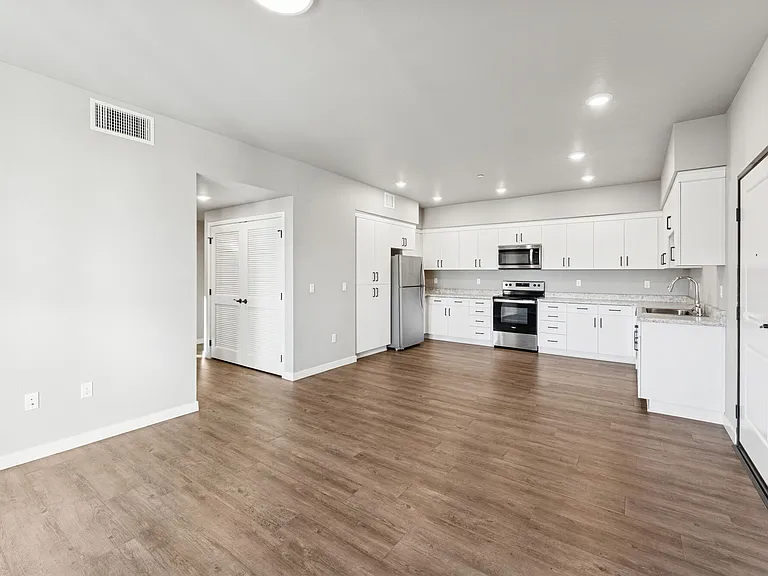 Centennial Gardens Apartments — Photo 11