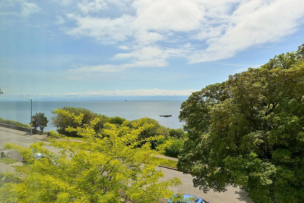 Royal Beach Apartments — Photo 1