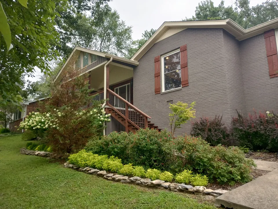 104 Diddle Dr