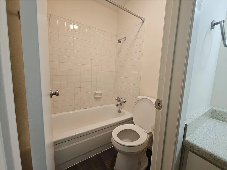 4406 Avenue C #205 — Photo 5