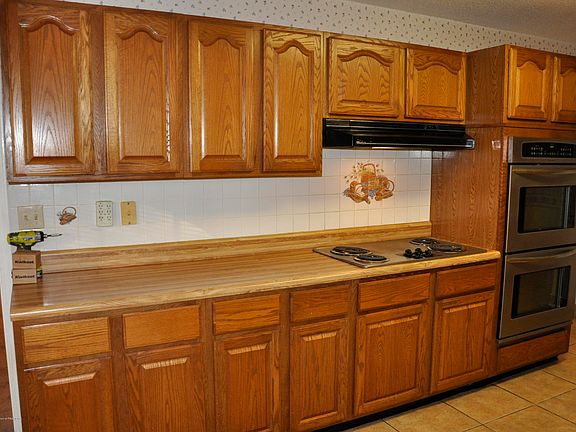 3rd image of 7055 Country Oak Dr