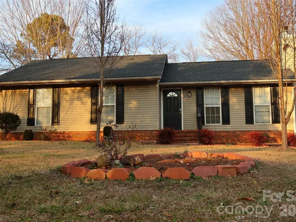 9323 Winter Elm Ln, Charlotte, NC 28227