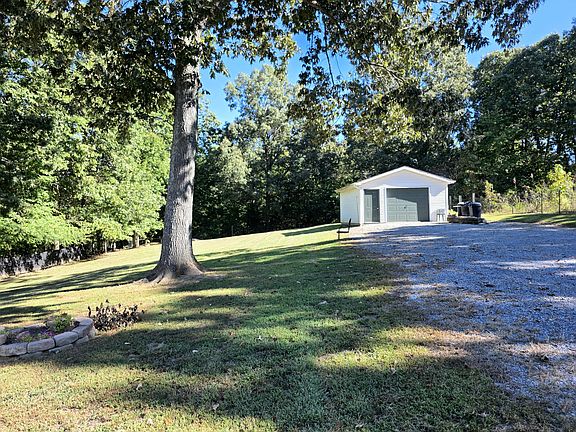 3rd image of 749 Sugar Creek Rd