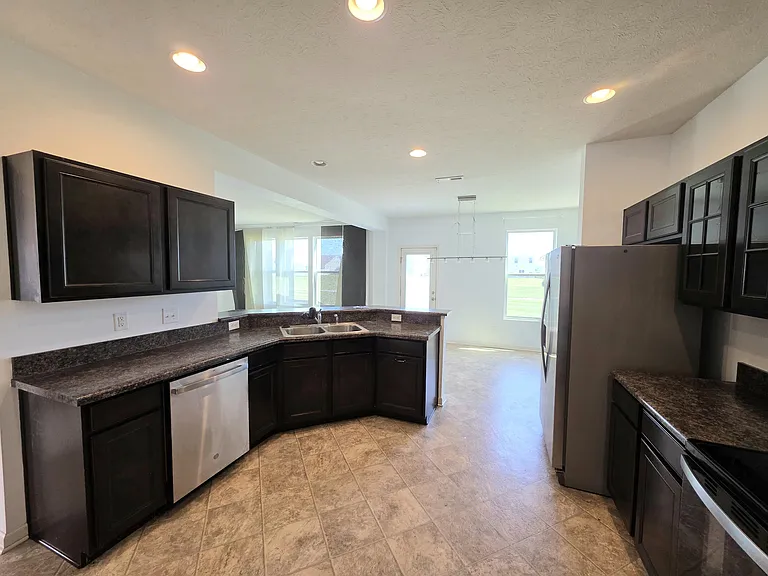 2393 Shadow Bend Dr — Photo 8